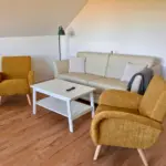Wohnzimmer mit Schlafsofa
